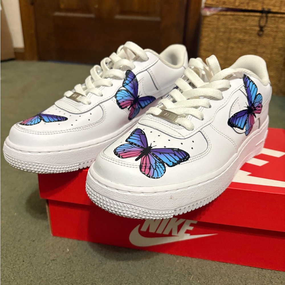 Nike White Mesh Sneakers - Picture 4 of 8